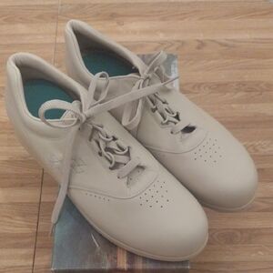 Ladies SAS Freetime Bone Colored Sneakers Size 12AAA (Slim)